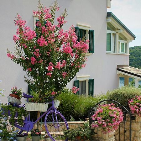 Apartmani Klaudija Valun Exterior foto