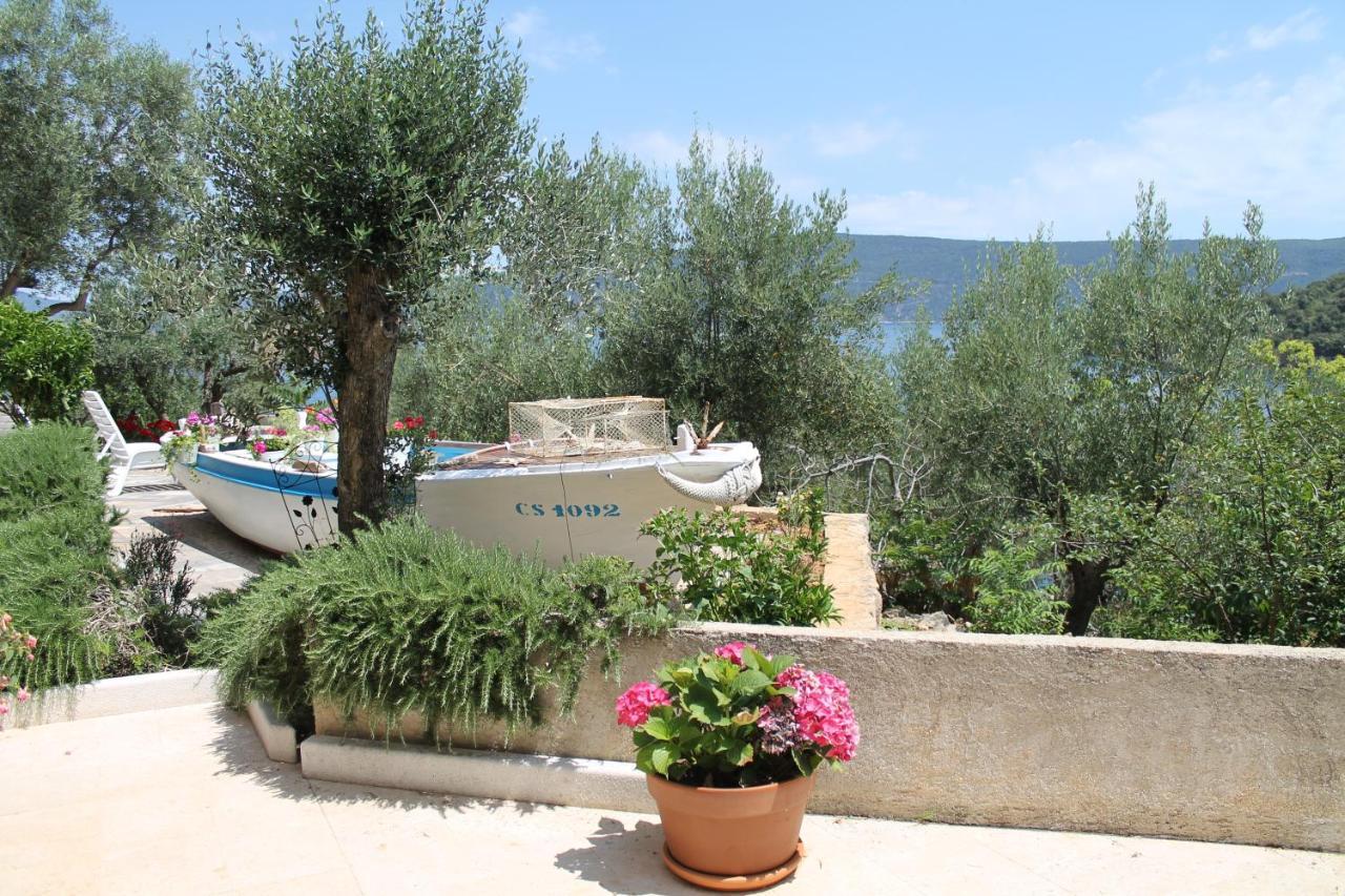 Apartmani Klaudija Valun Exterior foto