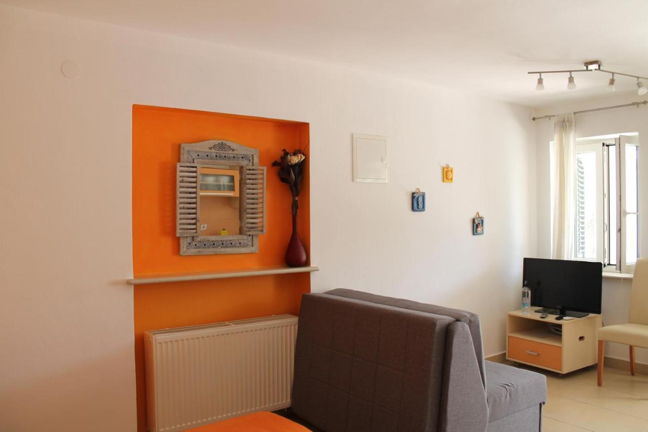 Apartmani Klaudija Valun Exterior foto