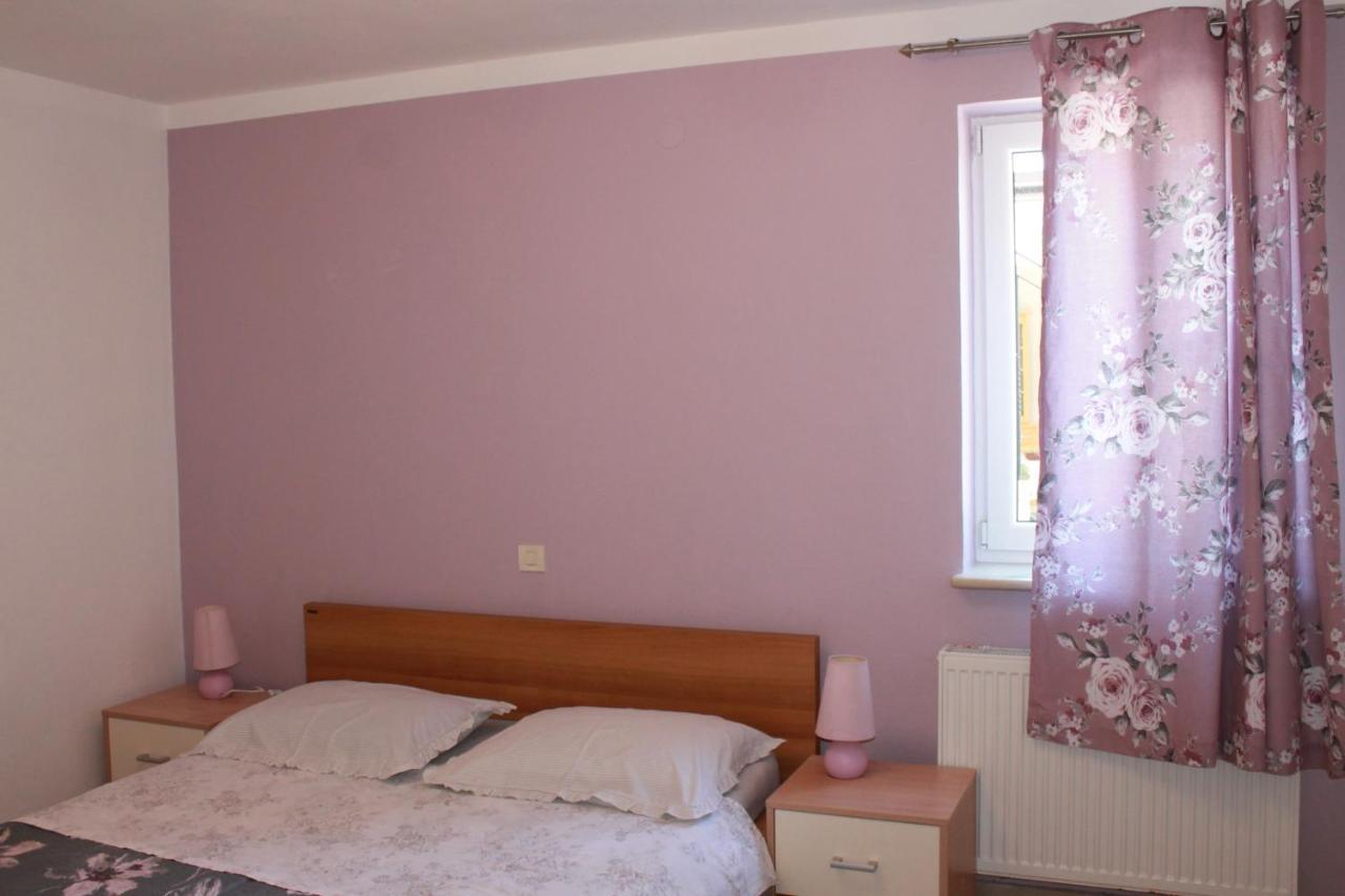 Apartmani Klaudija Valun Exterior foto