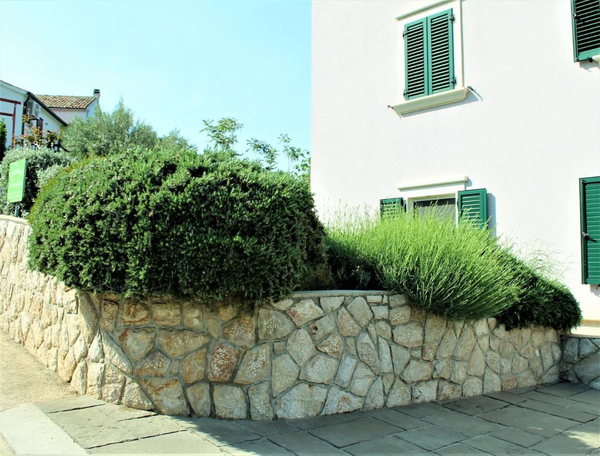 Apartmani Klaudija Valun Exterior foto