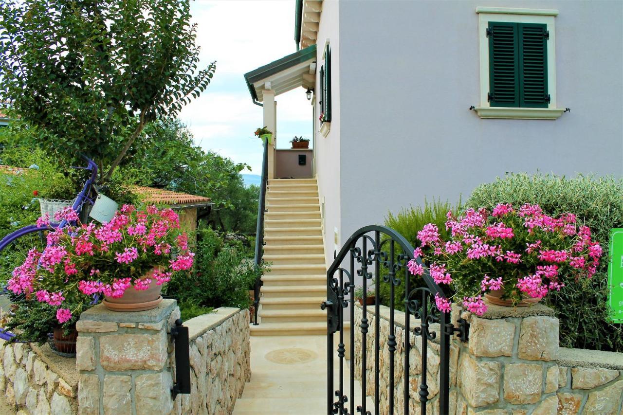 Apartmani Klaudija Valun Exterior foto
